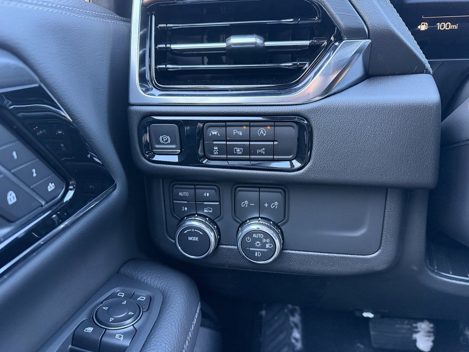 New 2025 GMC Yukon XL Denali w/ Sun & Power Step Package image 12