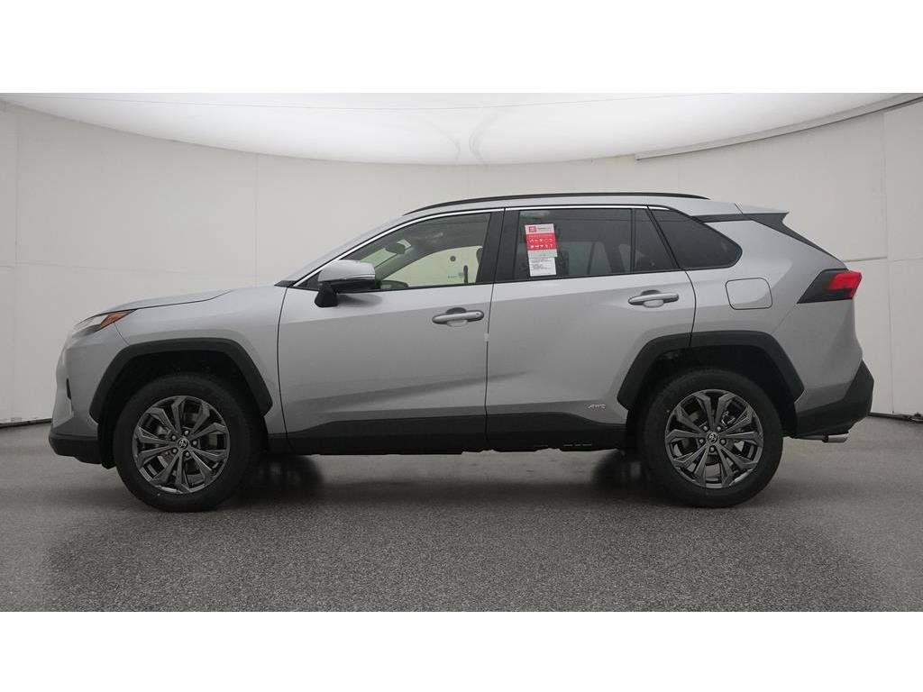 Used 2023 Toyota RAV4 XLE Premium AWD/4WD image 23