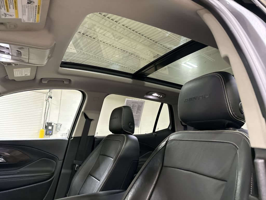 Used 2020 GMC Terrain Denali w/ Denali Premium Package FWD image 20