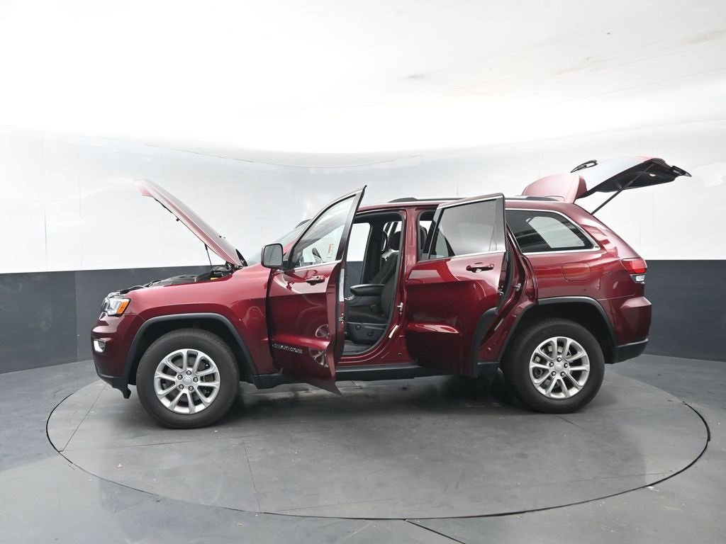 Used 2021 Jeep Grand Cherokee Laredo image 28