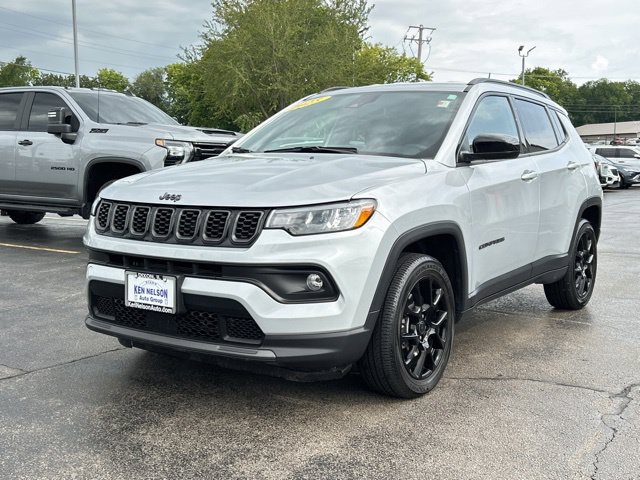 Used 2025 Jeep Compass Latitude w/ Convenience Group AWD/4WD image 5
