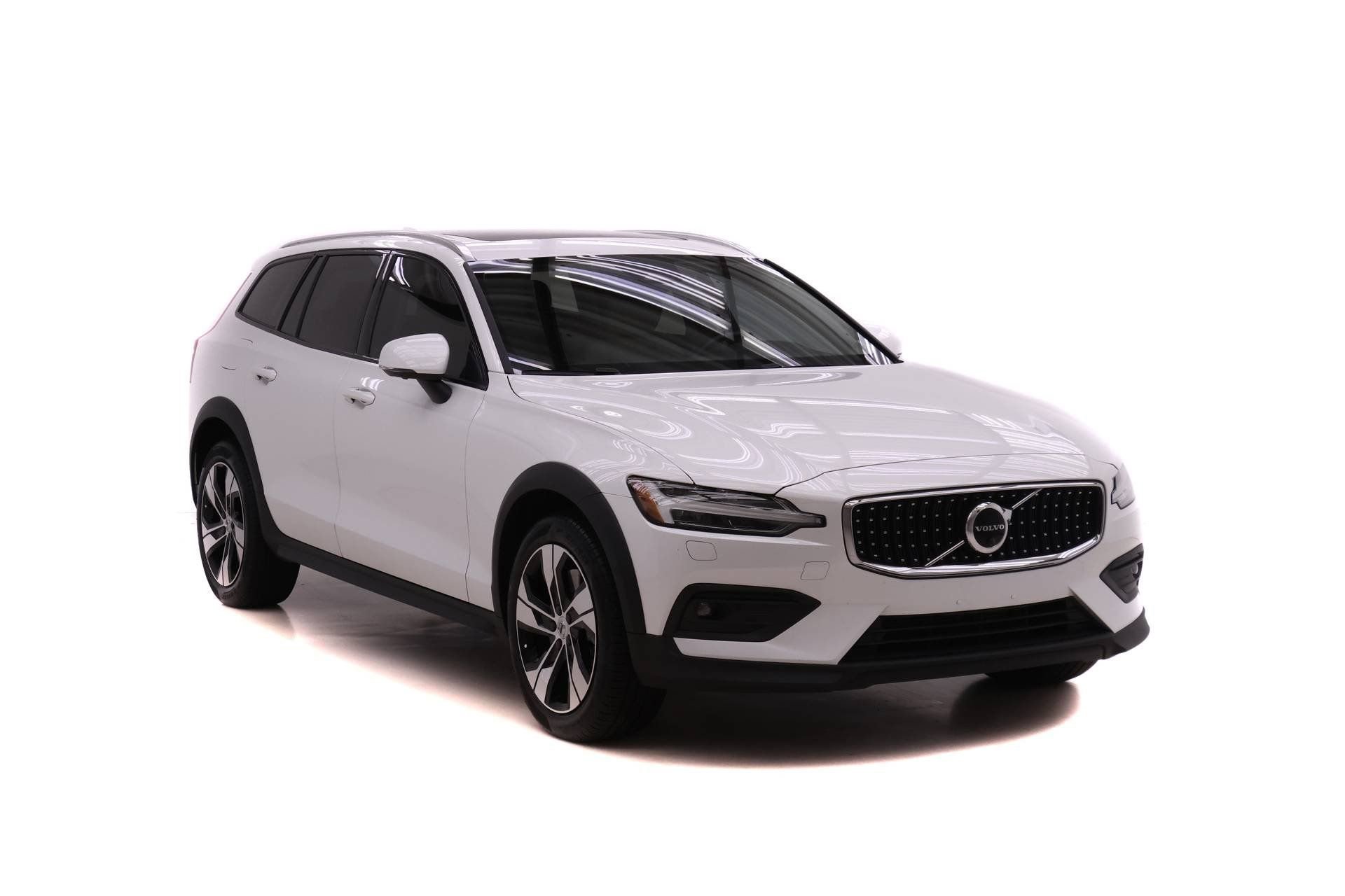 Certified 2023 Volvo V60 B5 Cross Country Plus w/ Climate Package image 2