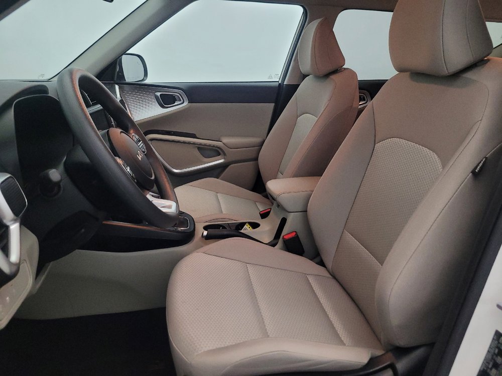 Used 2025 Kia Soul LX w/ LX Technology Package FWD image 17