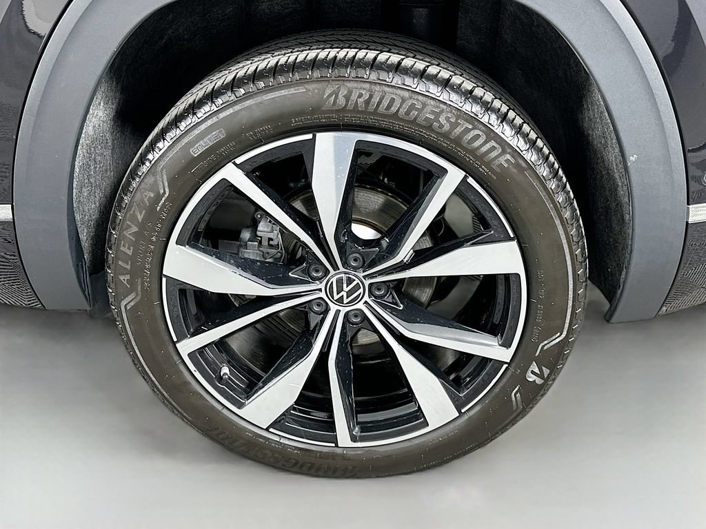 Used 2024 Volkswagen Atlas Cross Sport SEL Premium R-Line AWD/4WD image 32