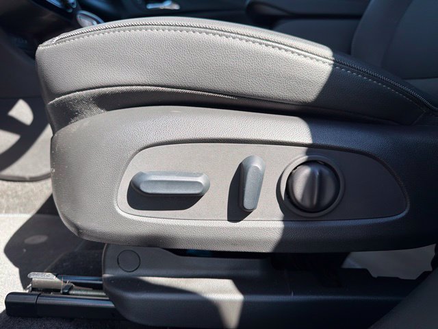 Used 2023 Buick Encore GX Select w/ Sport Touring Package FWD image 17