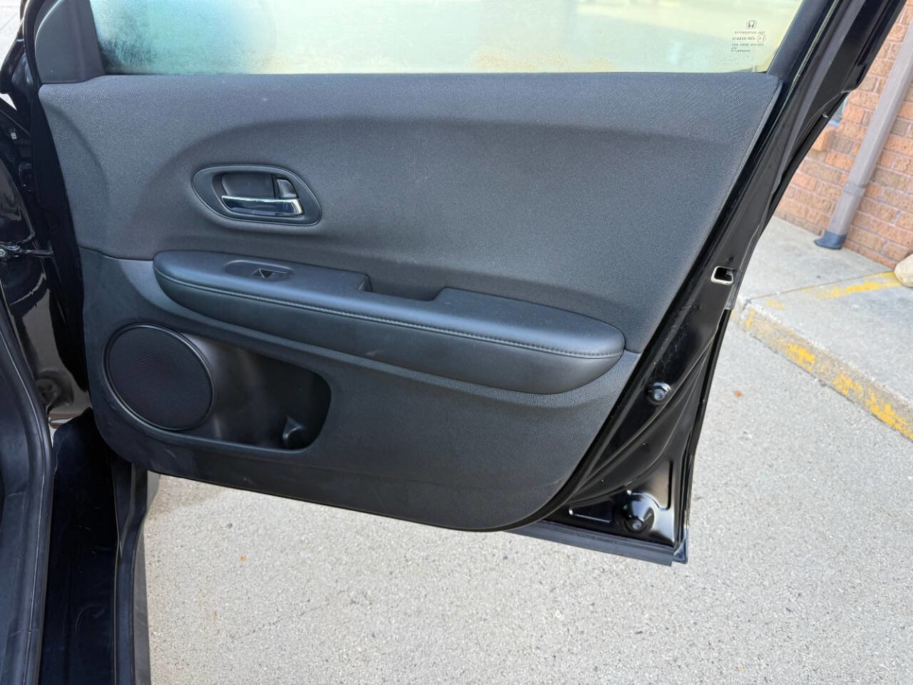 Used 2020 Honda HR-V LX image 37