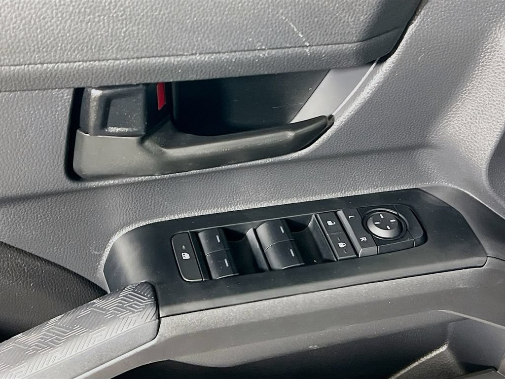 Certified 2025 Toyota Tacoma SR5 AWD/4WD image 16