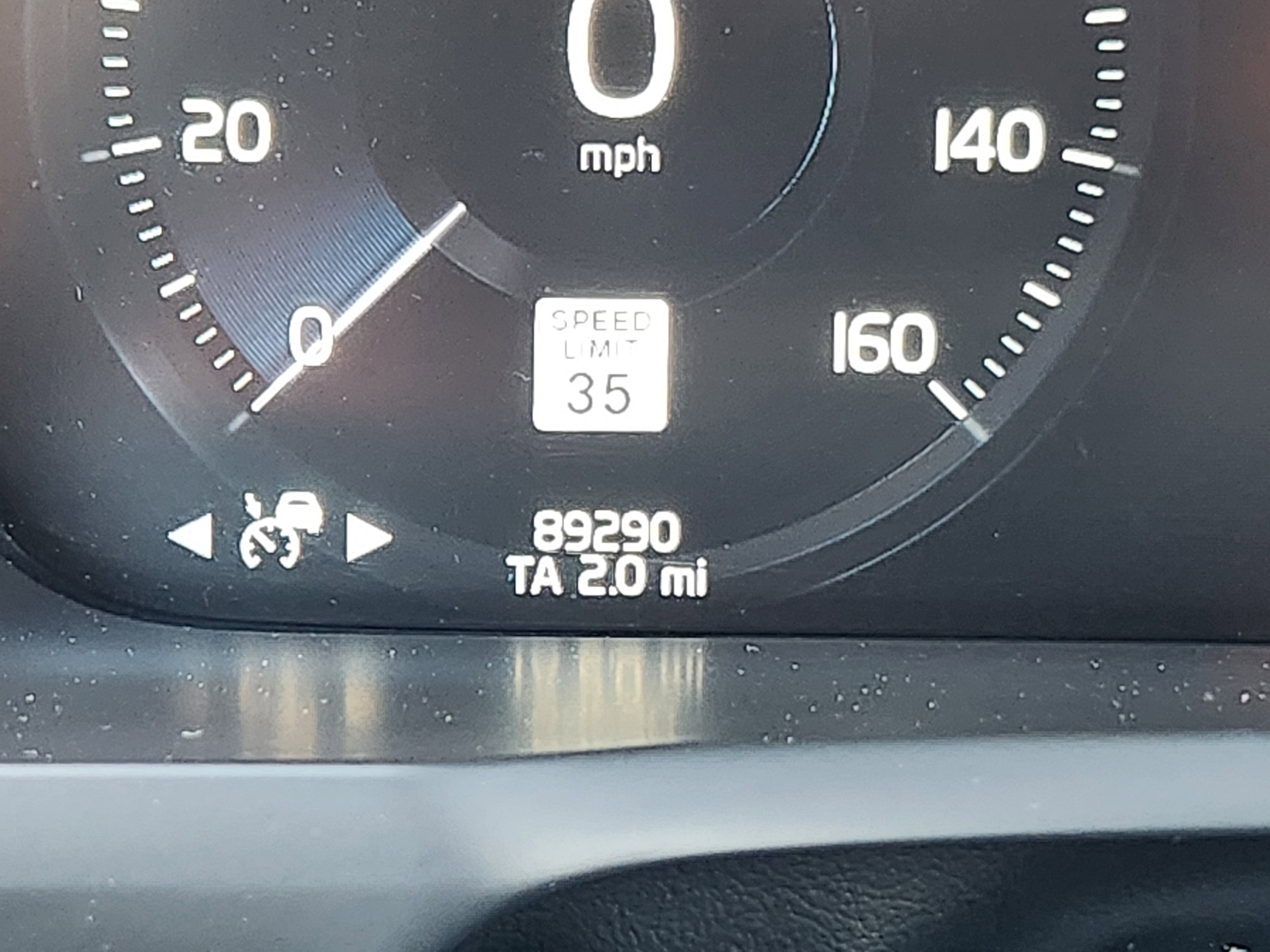 Used 2017 Volvo XC90 T6 Momentum w/ Vision Package AWD/4WD image 9