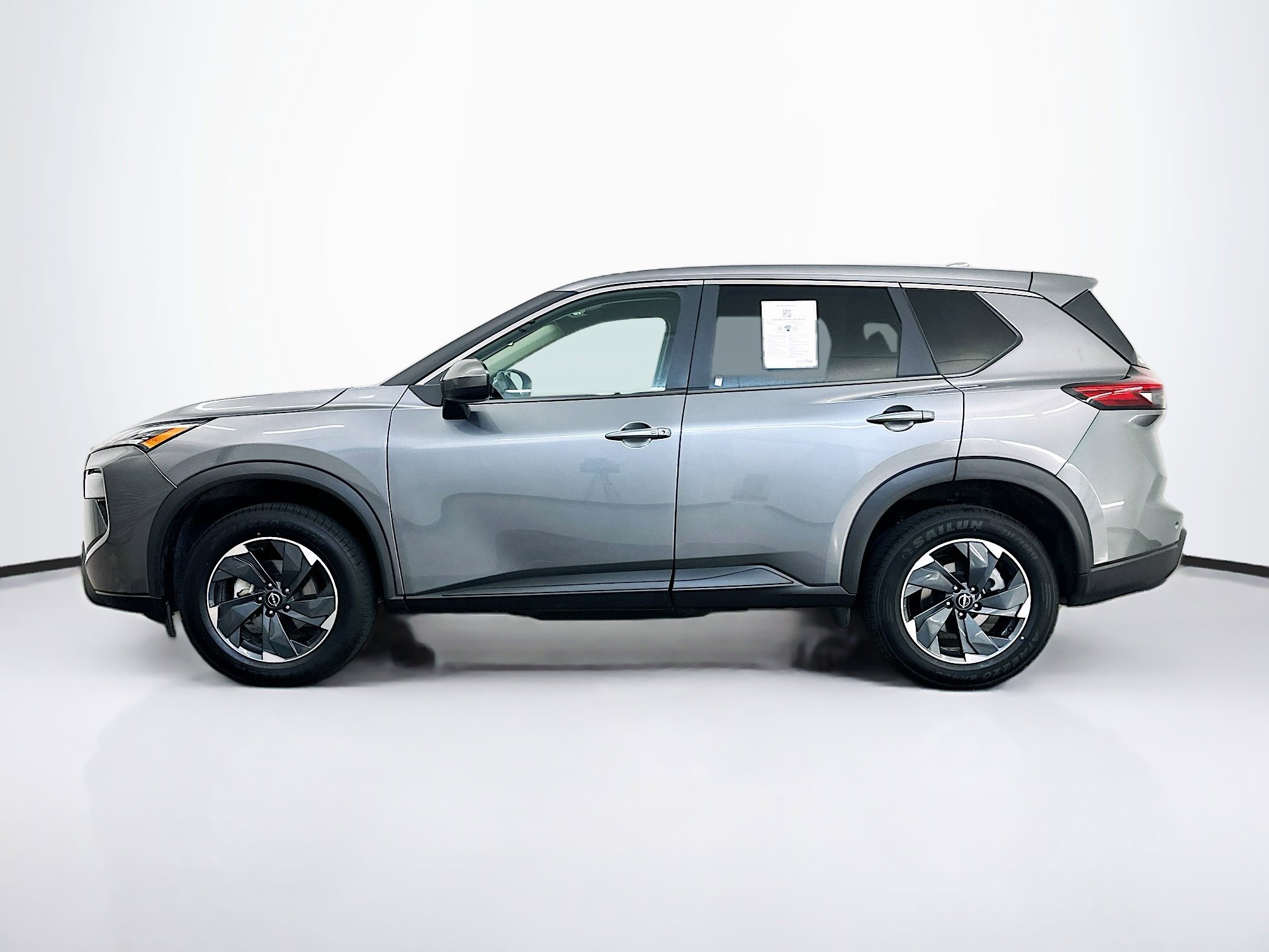 Used 2025 Nissan Rogue SV image 4