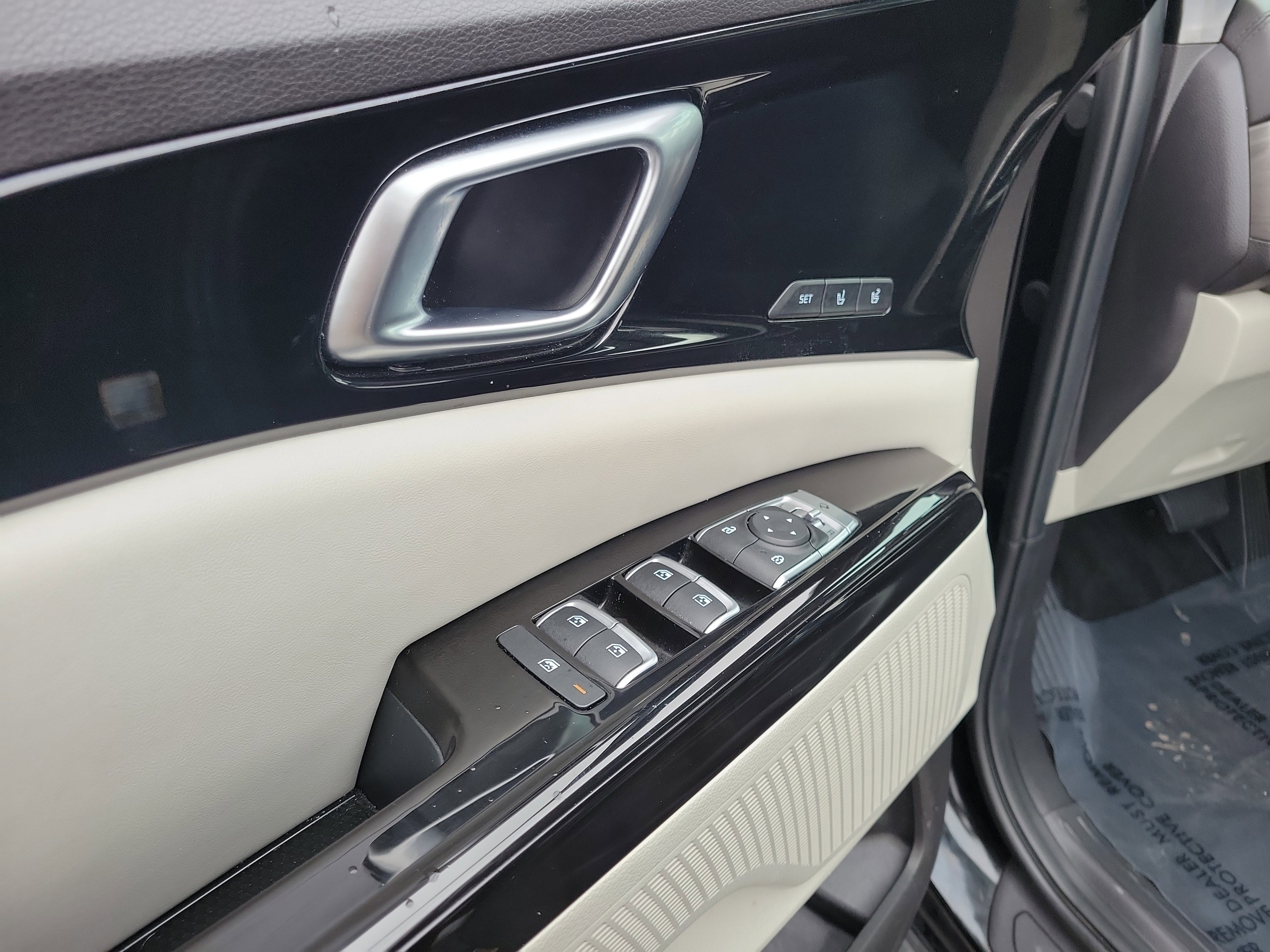 Used 2023 Kia Carnival SX image 18