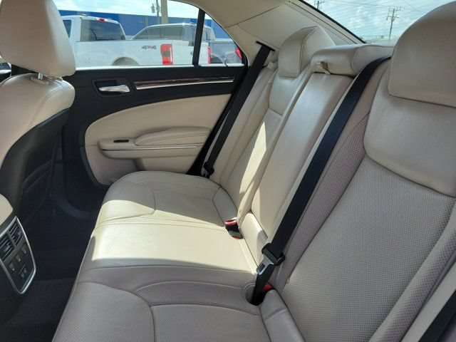 Used 2015 Chrysler 300 C RWD image 15