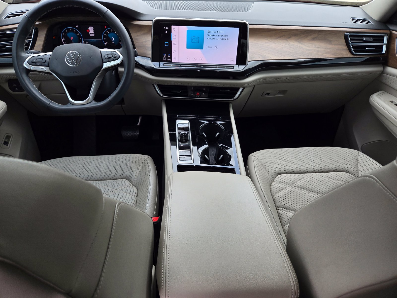 Used 2024 Volkswagen Atlas SE FWD image 8