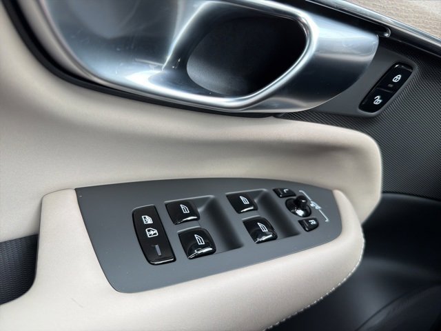 New 2026 Volvo XC90 B6 Plus w/ Protection Package Premier image 19