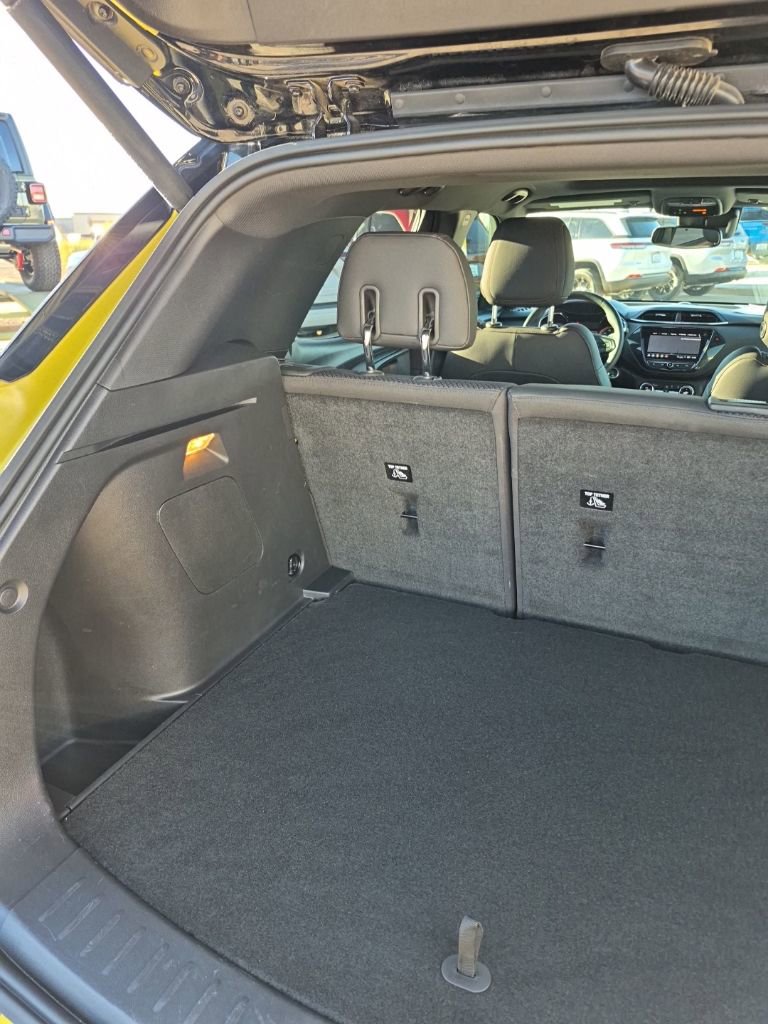Used 2023 Chevrolet TrailBlazer RS w/ Sun and Liftgate Package FWD image 52