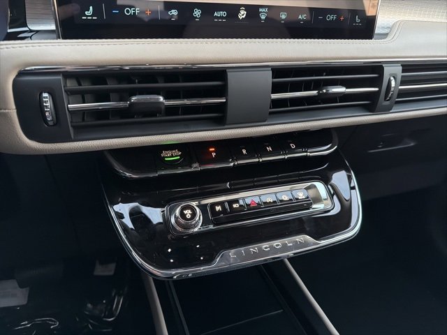 New 2026 Lincoln Corsair Premiere image 13