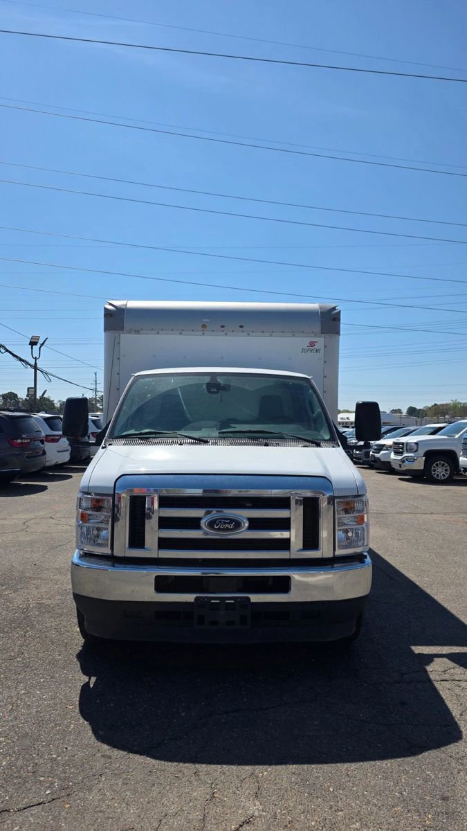 Used 2021 Ford E-450 and Econoline 450 Super Duty RWD image 2