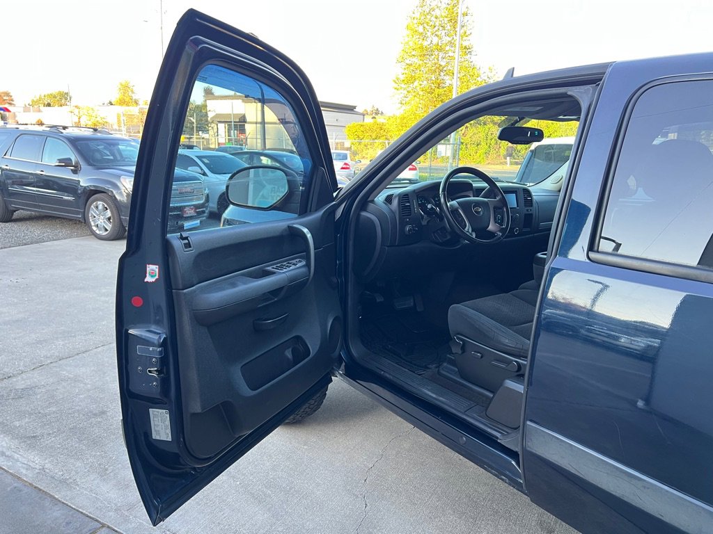 Used 2007 Chevrolet Silverado 1500 LT w/ 1LT Convenience Package AWD/4WD image 10