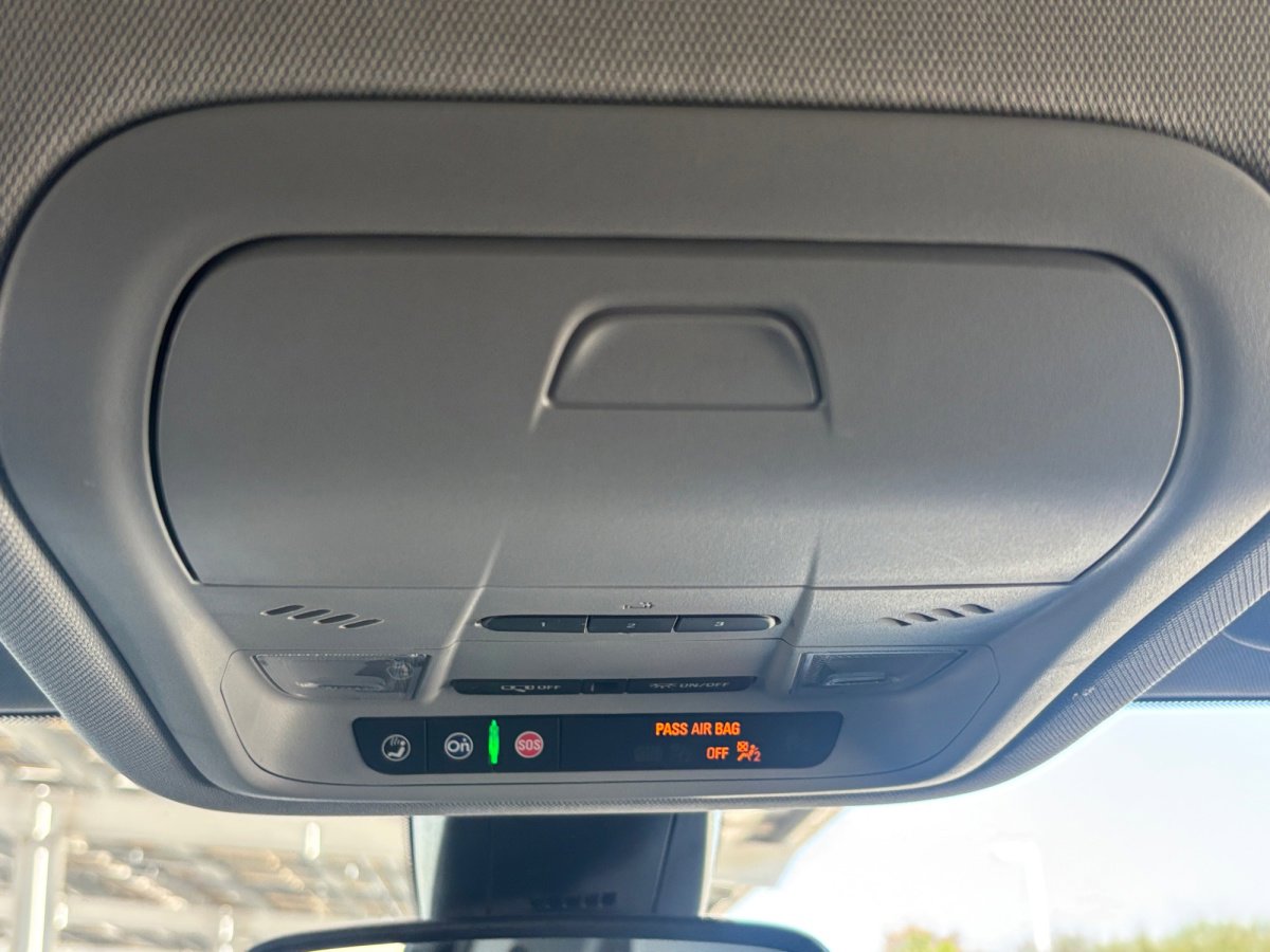 Used 2022 GMC Acadia SLT w/ Preferred Package image 7