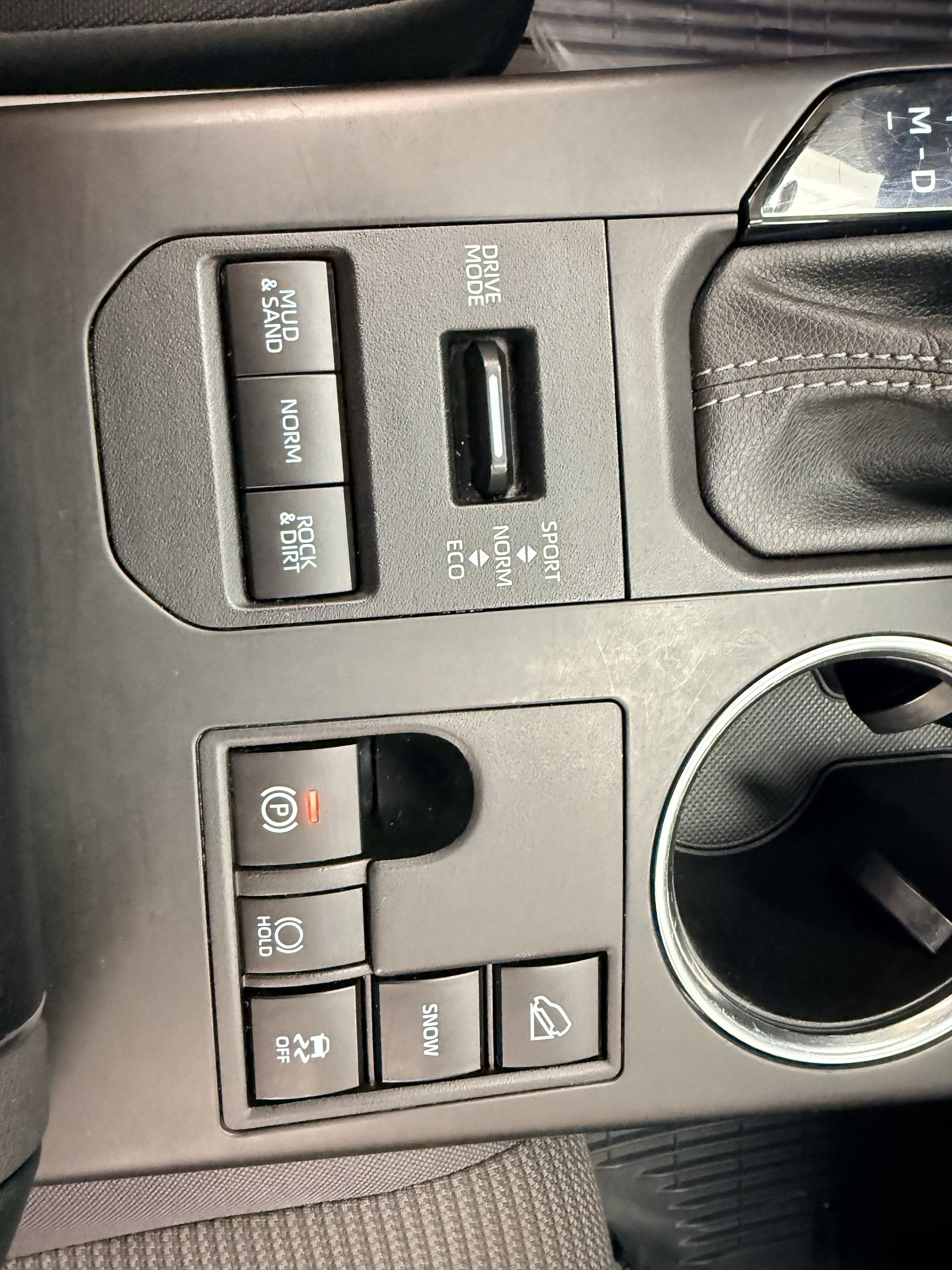 Used 2023 Toyota Highlander LE AWD/4WD image 45