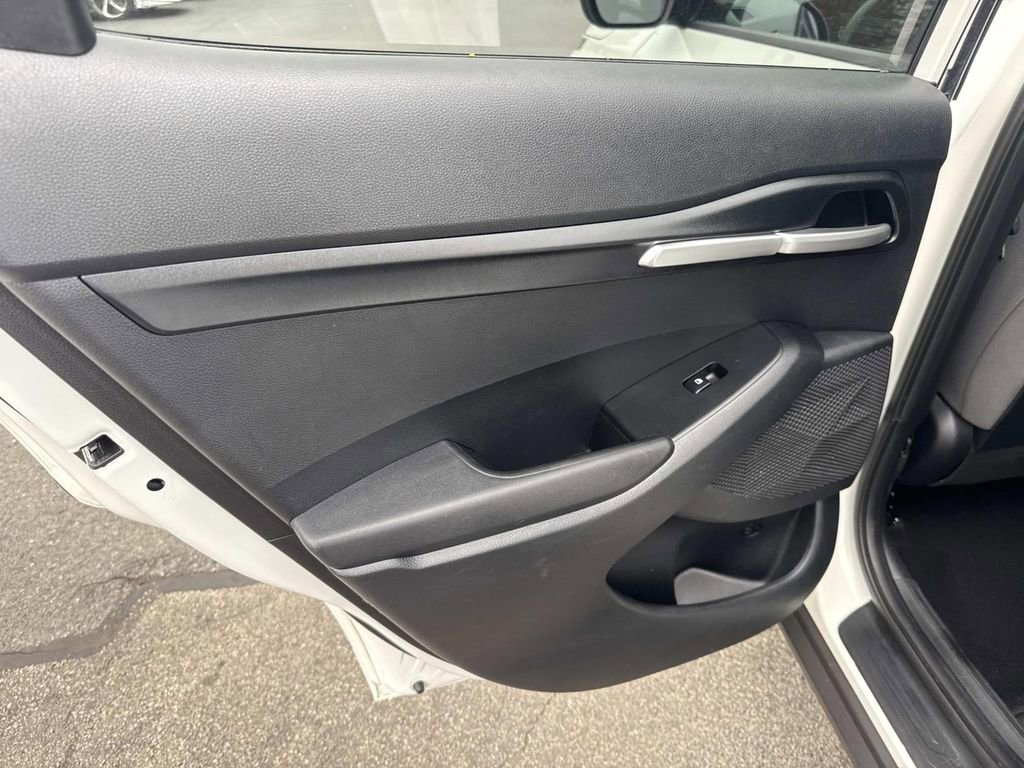 Used 2024 Kia Seltos LX AWD/4WD image 16