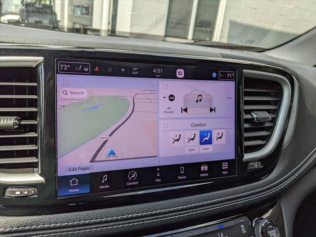 Used 2023 Chrysler Pacifica Touring-L w/ Uconnect Theater Family Group AWD/4WD image 22