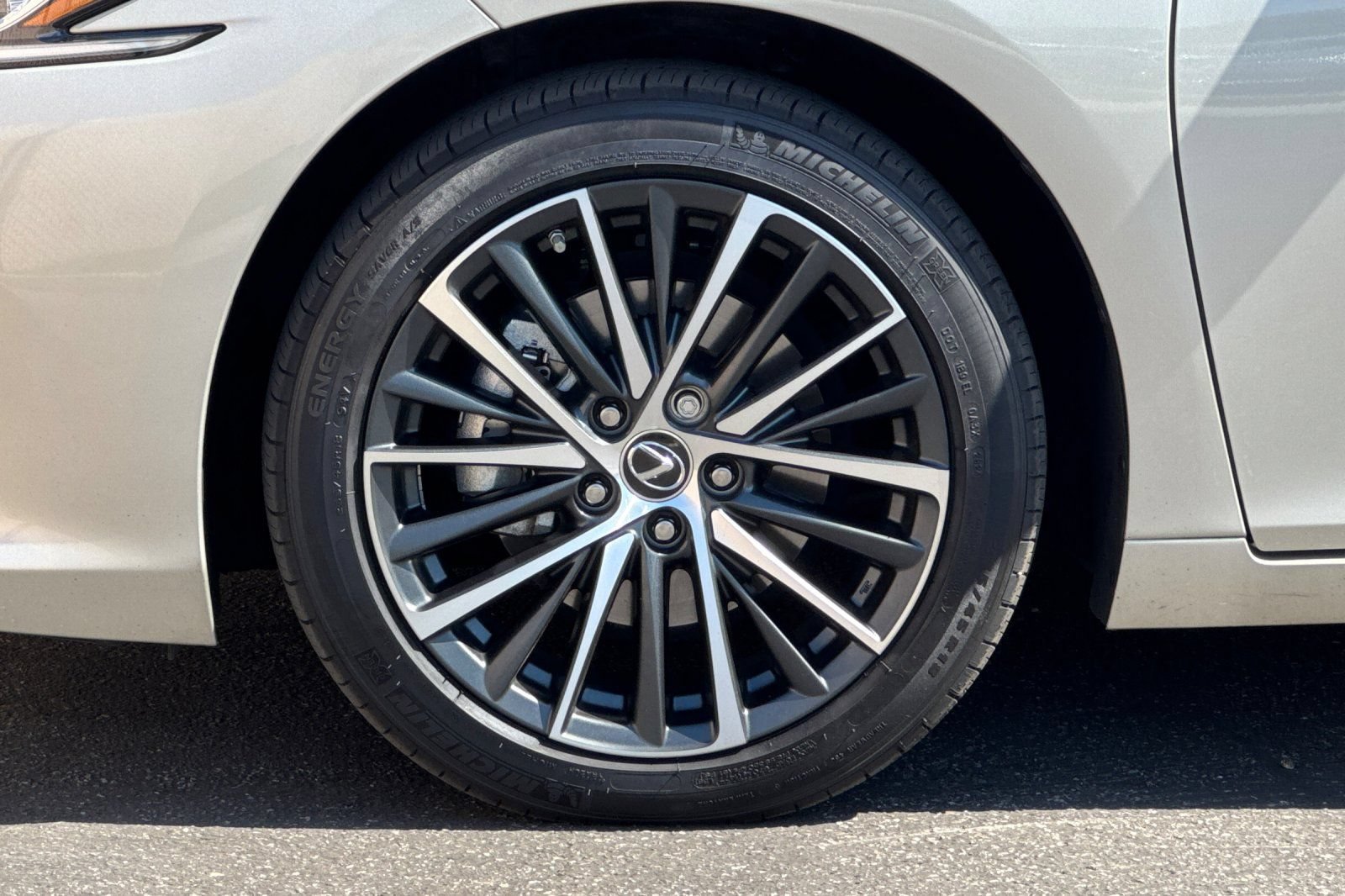 Certified 2025 Lexus ES 300h w/ Premium Package FWD image 29