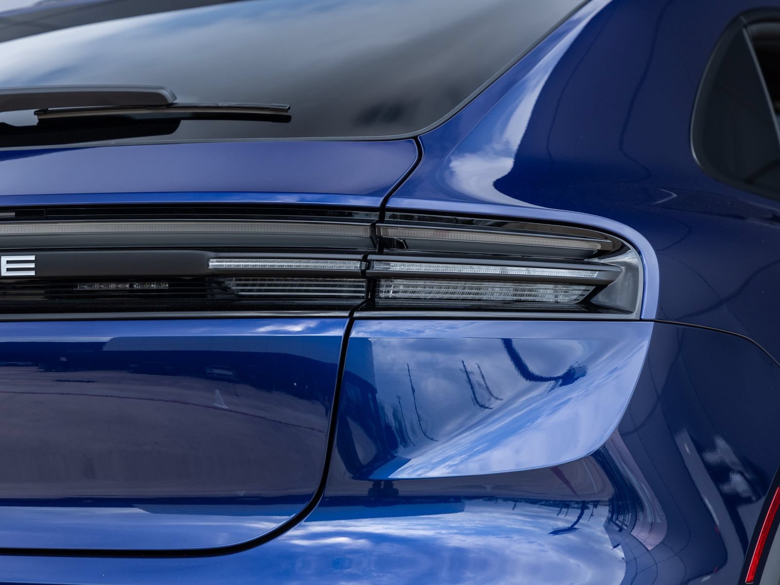 New 2026 Porsche Macan 4 Electric AWD/4WD image 16