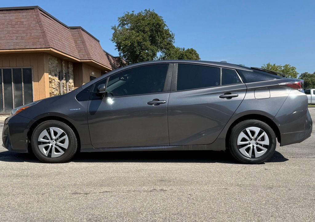 Used 2017 Toyota Prius Four FWD image 2