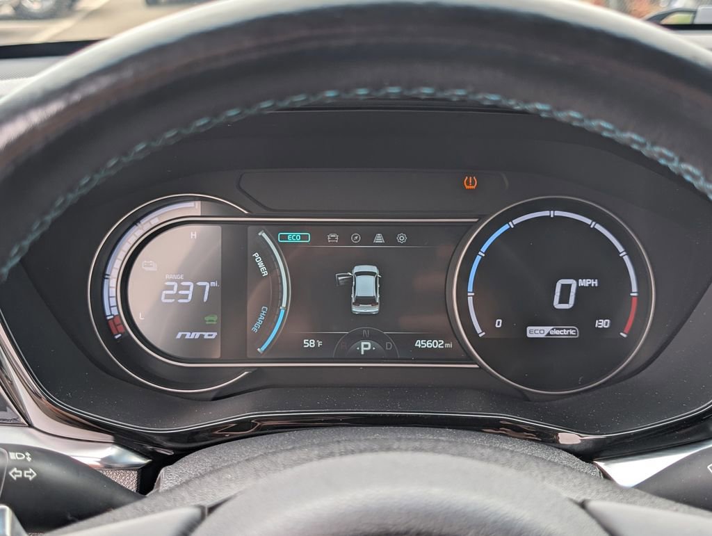 Used 2022 Kia Niro EX Premium w/ Cold Weather Package FWD image 26