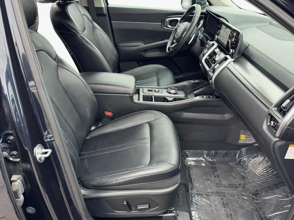 Used 2023 Kia Sorento EX AWD/4WD image 29