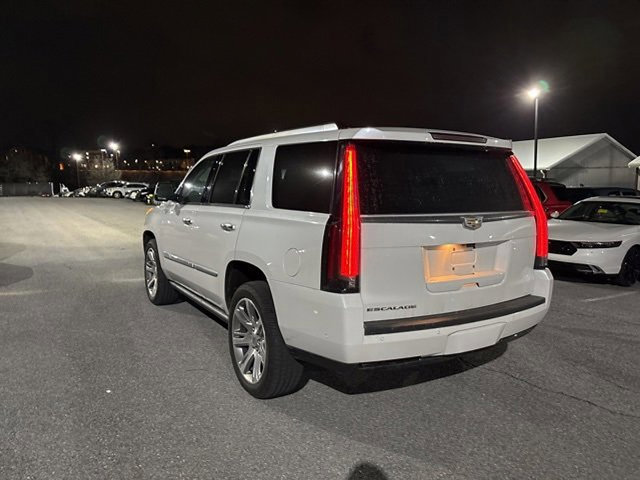 Used 2017 Cadillac Escalade Premium Luxury image 4
