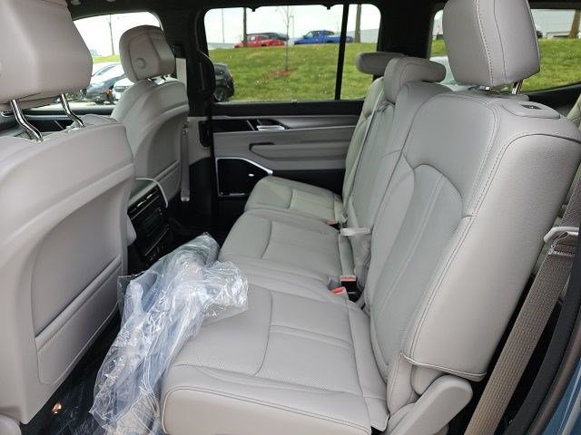 New 2026 Jeep Grand Wagoneer Limited AWD/4WD image 15