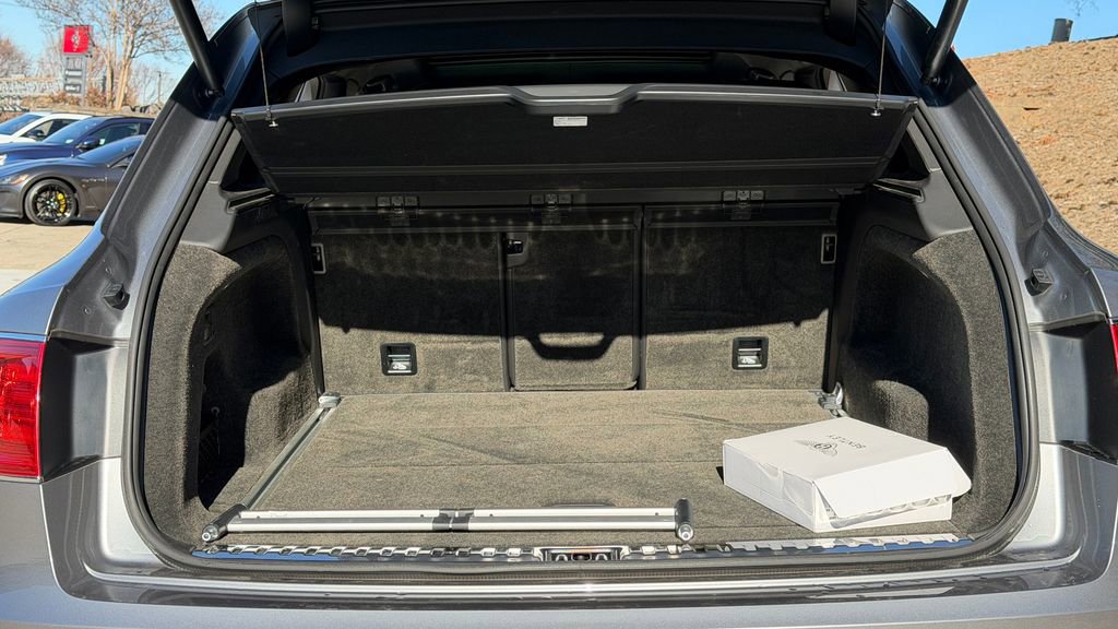 Used 2018 Bentley Bentayga image 27