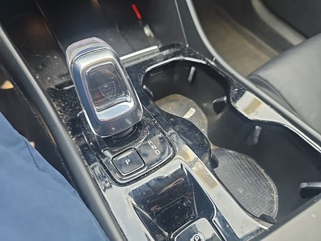 Used 2023 Volvo XC40 B5 Plus w/ Driver Assist Package image 16
