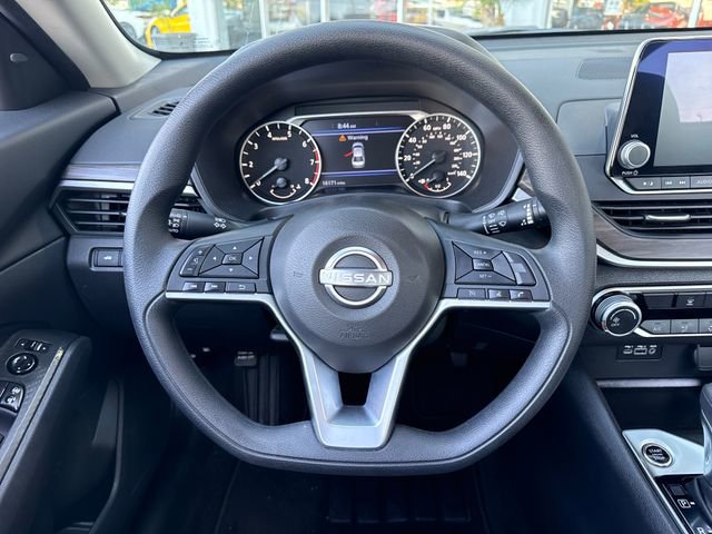 Used 2025 Nissan Altima 2.5 SV FWD image 14