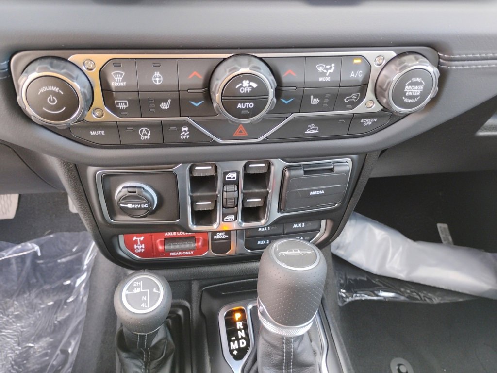 New 2025 Jeep Gladiator Mojave w/ Convenience Group image 26