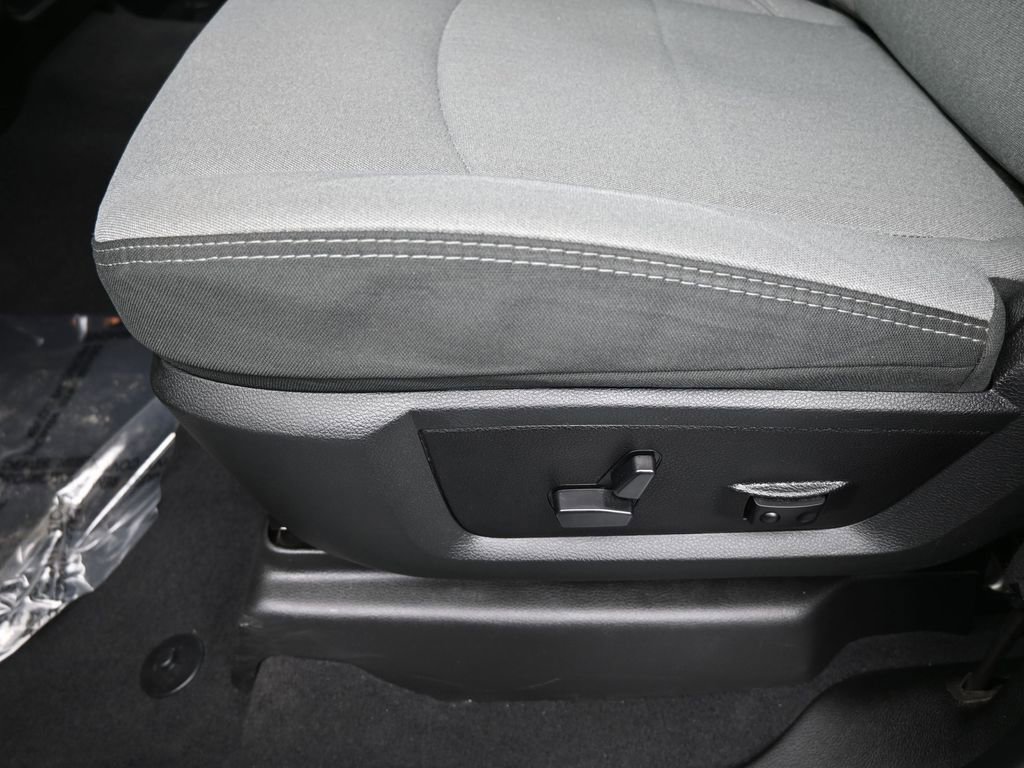 Used 2024 RAM 2500 Big Horn AWD/4WD image 17