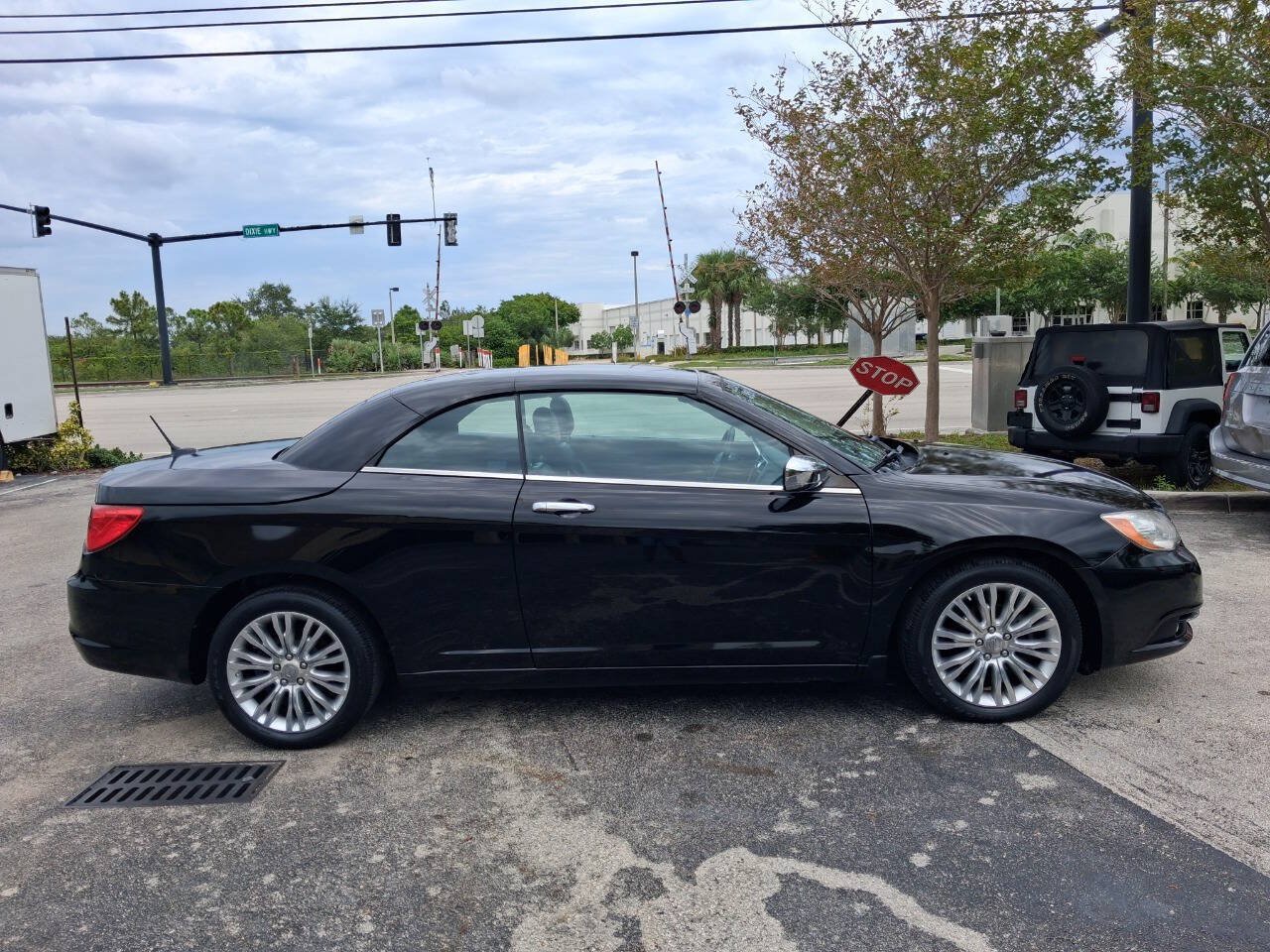Used 2013 Chrysler 200 Limited FWD image 5