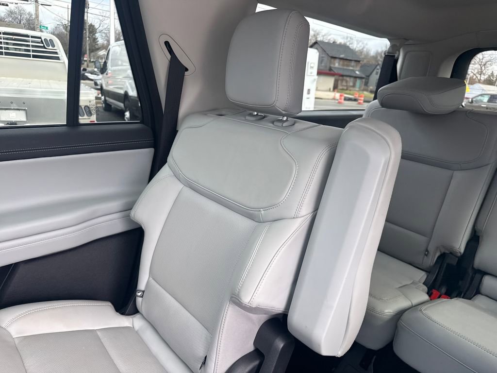 Used 2025 Ford Expedition Max Platinum w/ Driver's Package image 35