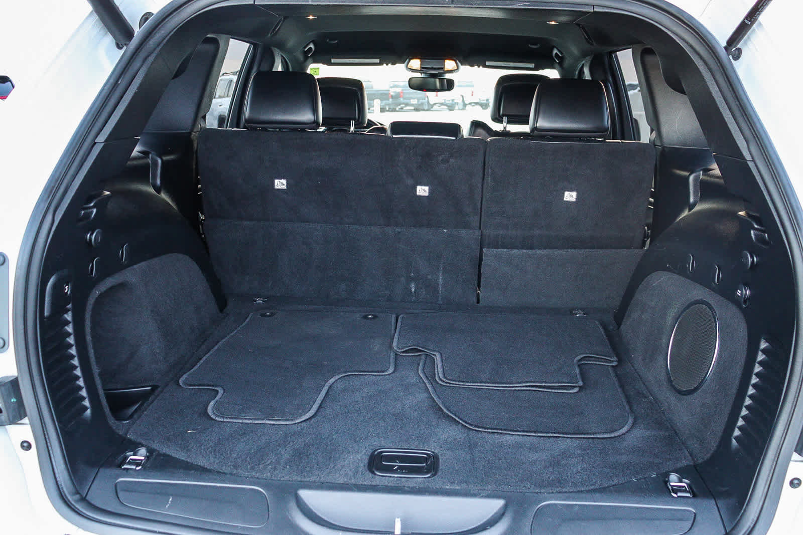 Used 2019 Jeep Grand Cherokee Laredo w/ Laredo X Package image 25