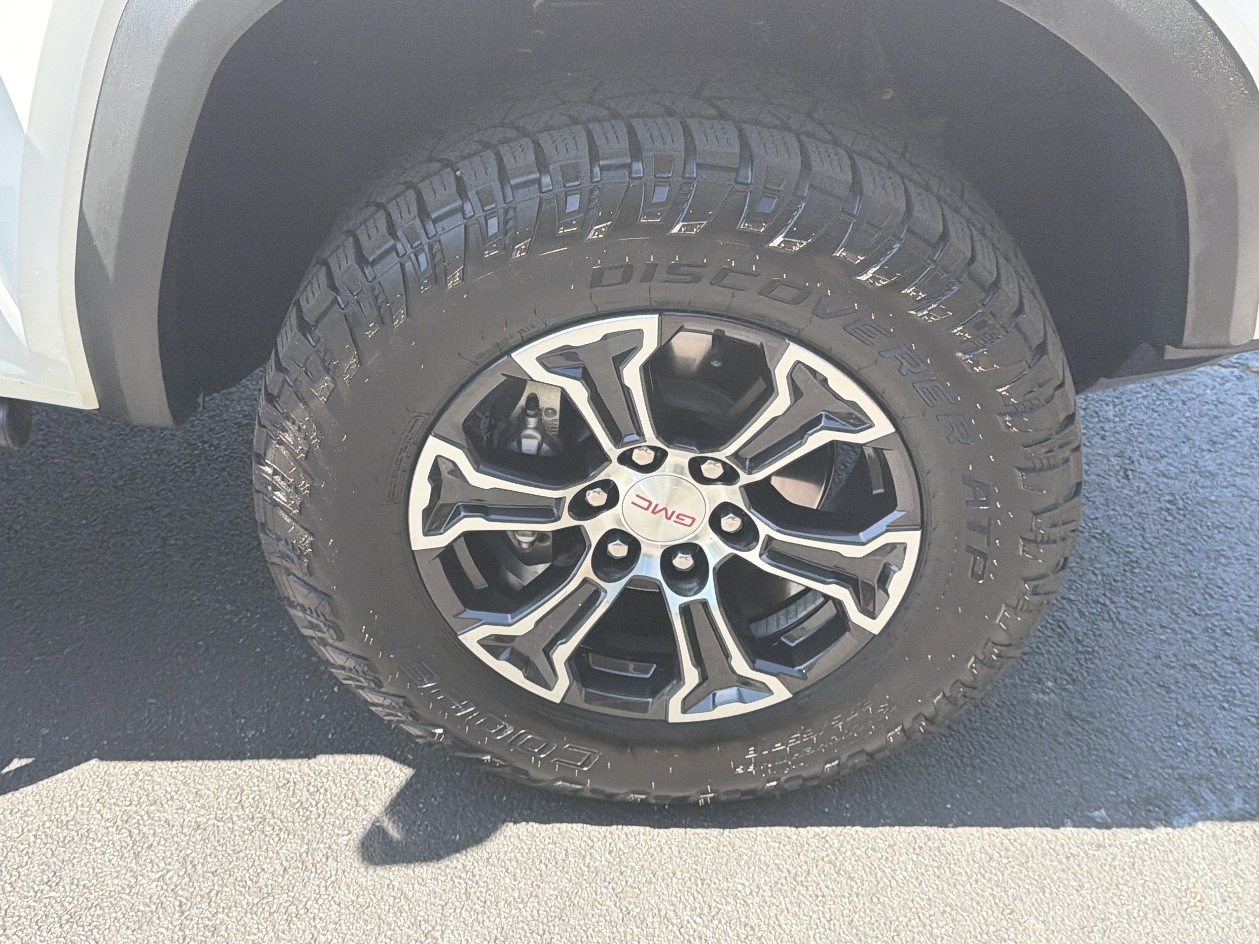 Used 2024 GMC Canyon AT4 w/ Technology Package AWD/4WD image 14