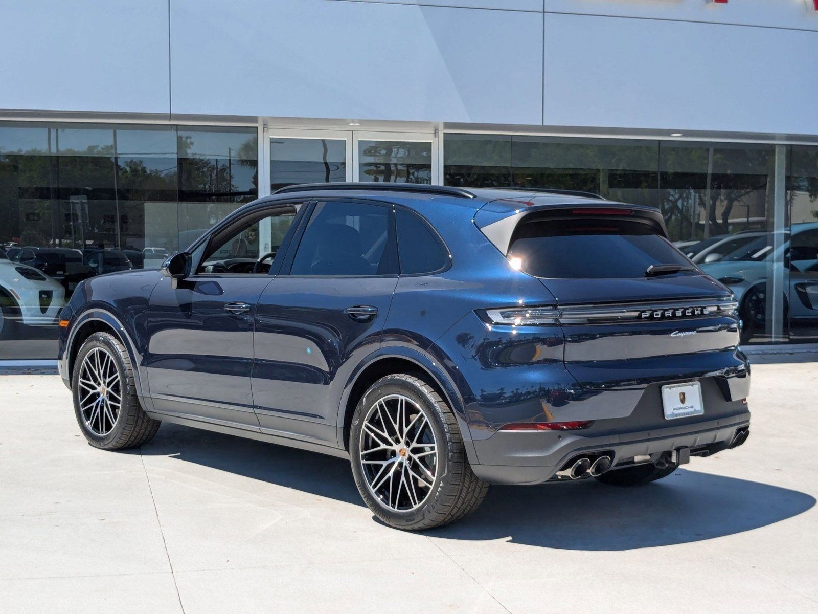 Certified 2025 Porsche Cayenne image 3