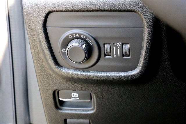 Used 2025 Jeep Grand Cherokee Laredo image 19