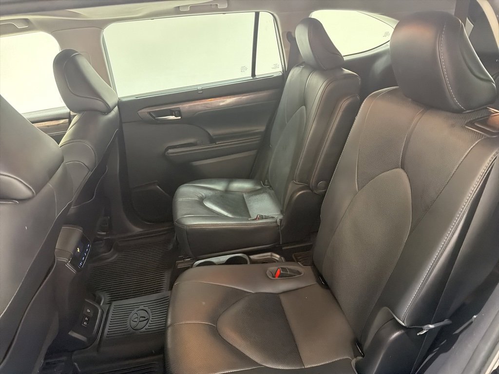 Used 2021 Toyota Highlander Limited image 24