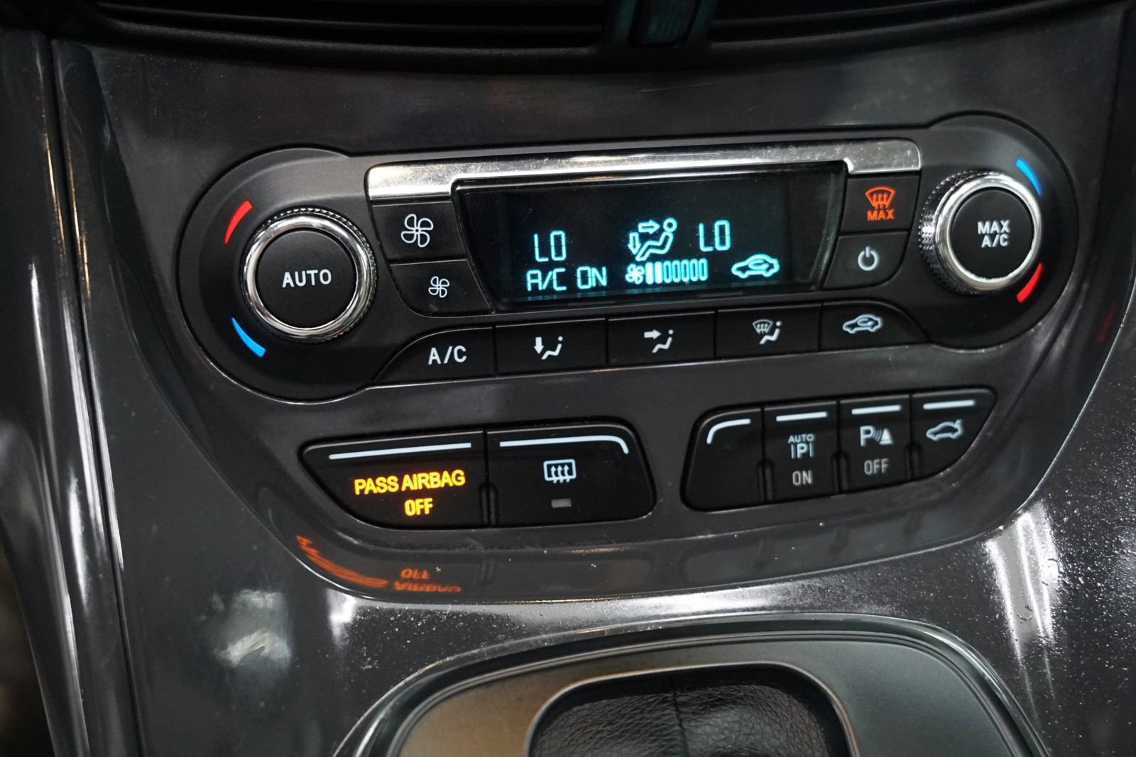 Used 2015 Ford Escape Titanium w/ Equipment Group 301A FWD image 29