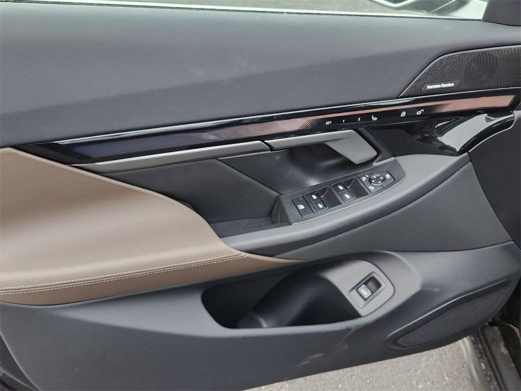 Used 2025 BMW i5 eDrive40i w/ Premium Package RWD image 15