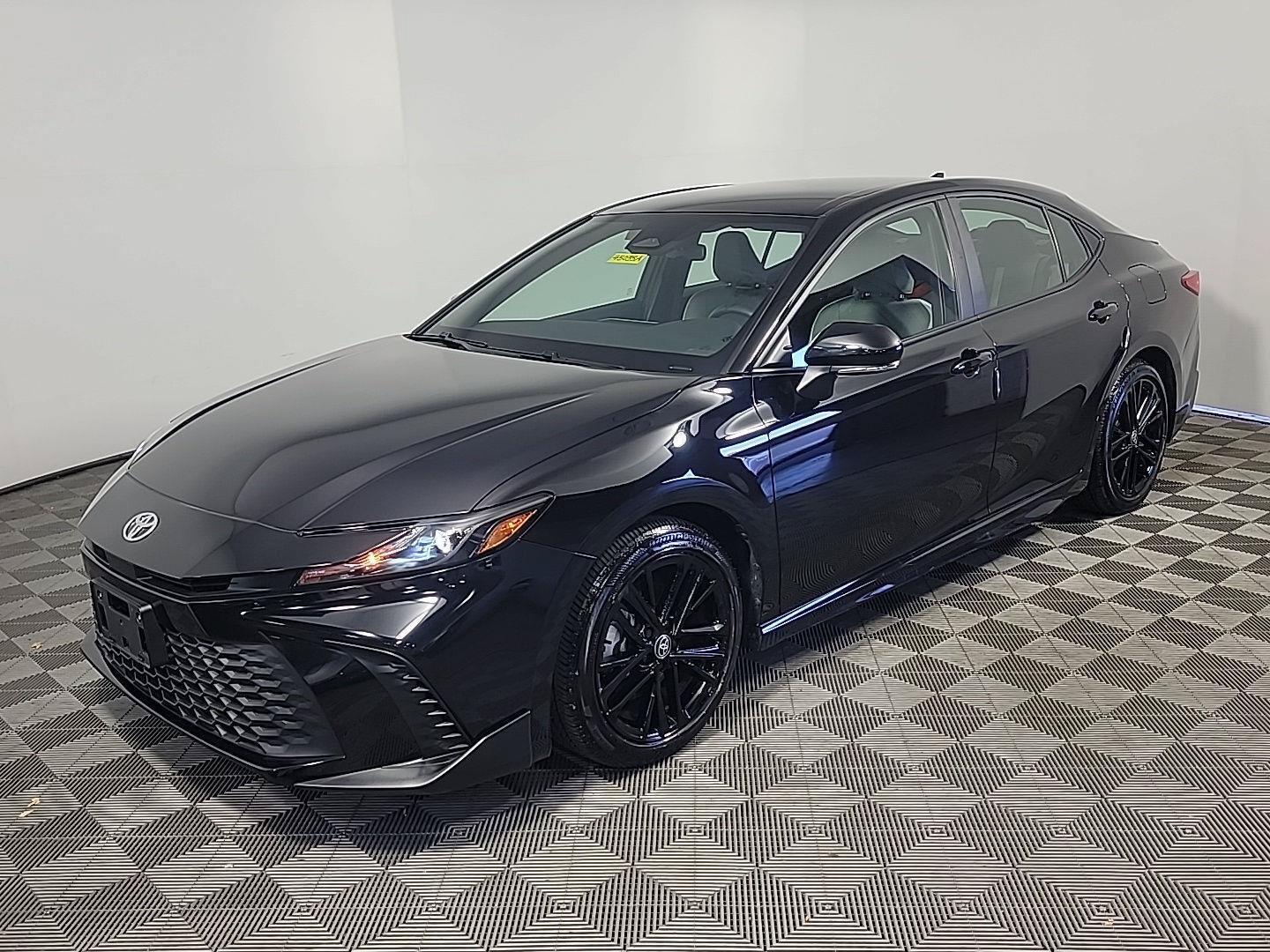 Used 2025 Toyota Camry SE FWD image 11