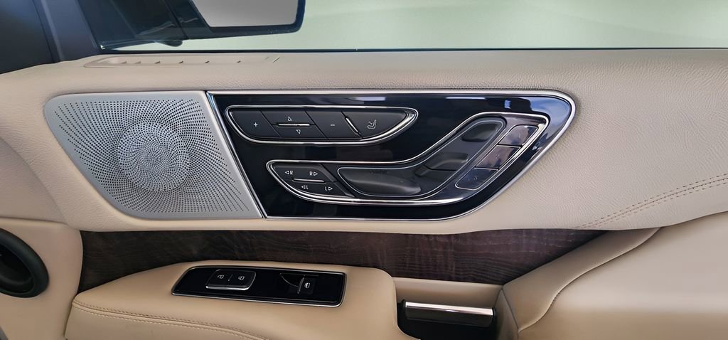 Used 2020 Lincoln Navigator Reserve w/ Luxury Package image 33