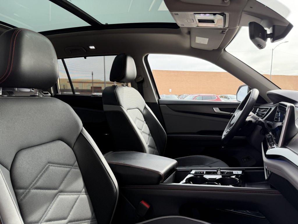 Used 2024 Volkswagen Atlas Peak Edition SEL AWD/4WD image 45