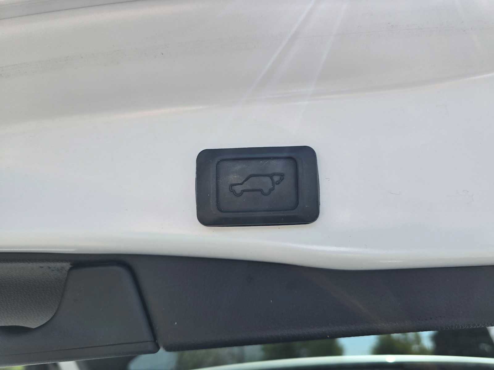 Used 2023 Toyota RAV4 SE w/ Convenience Package AWD/4WD image 18